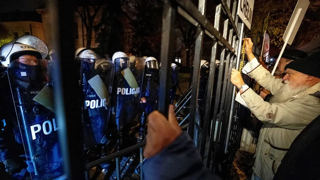 Polish president turns plane around after ‘coup’ at nation’s top court