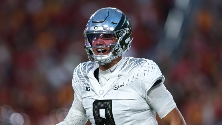 Oregons’ Dylan Raiola To Make First Start For Ducks Against No. 21 UCLA